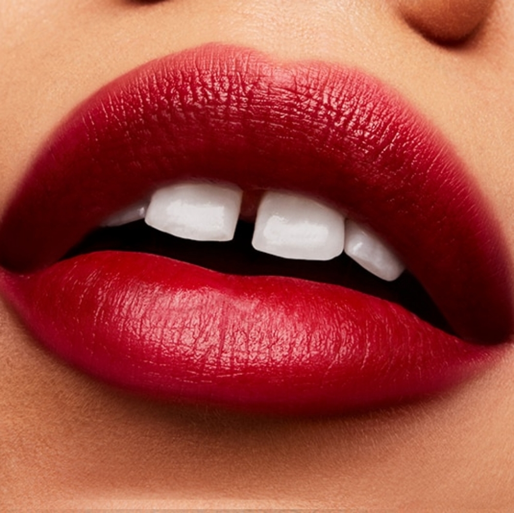 MAC Maison Rouge Love Me Lipstick - Picture 5 of 11